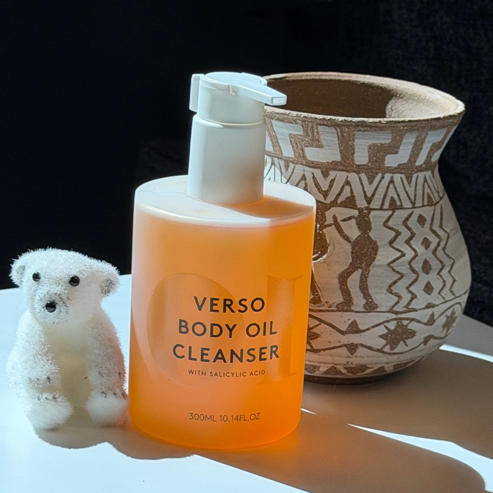 VERSO Skincare Golden Body Oil Cleanser - Picture 2 of 11